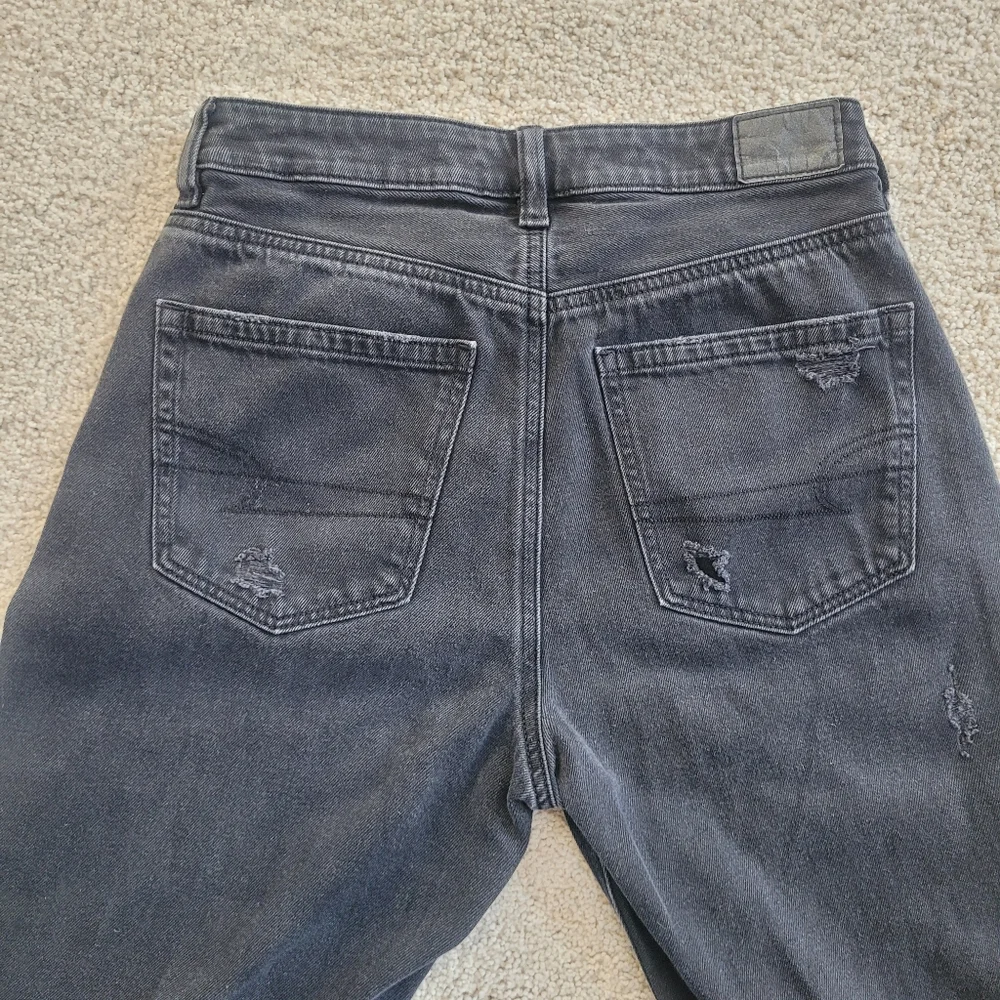 American Eagle Womens Ripped Mom Straight Jean Faded Black High Waisted  Size 4 - Picture 4 of 11